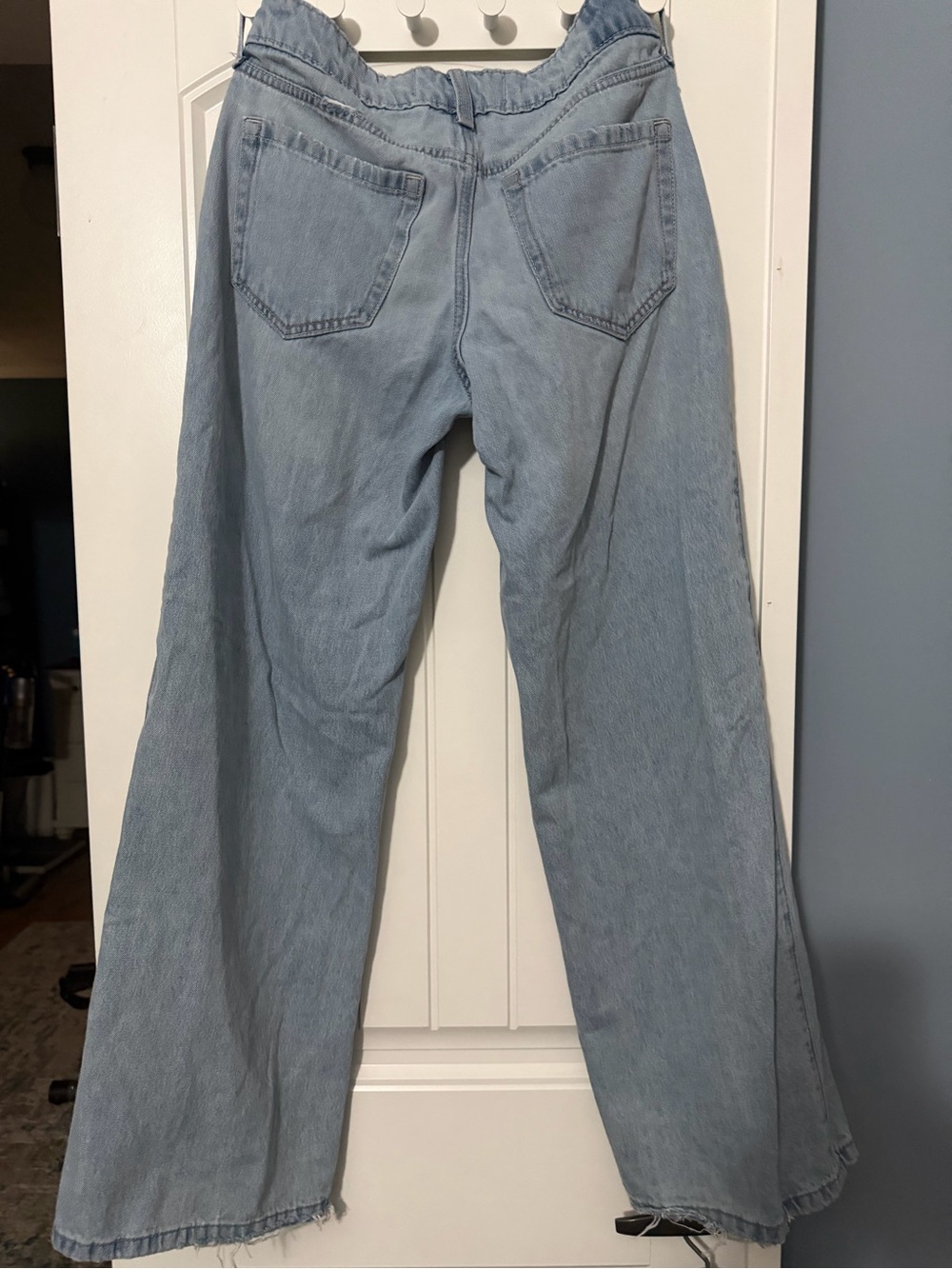 Hollister Light Wash Low-Rise Baggy Jeans - Picture 5 of 7